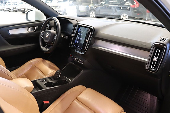 Volvo XC40 9 of 16