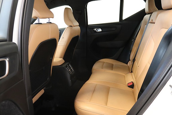 Volvo XC40 8 of 16