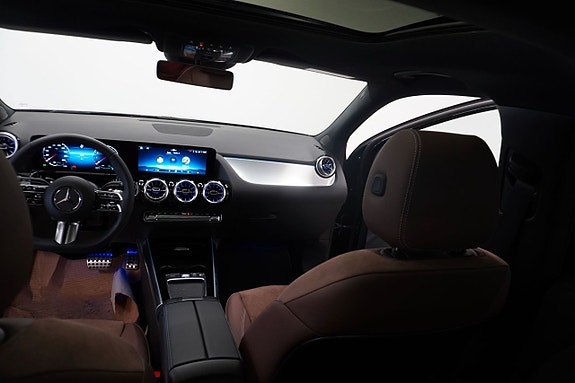 Mercedes-Benz GLA200 11 of 12