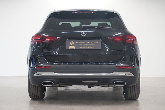 Mercedes-Benz GLA200 4 of 12