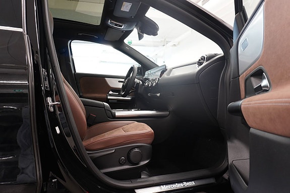 Mercedes-Benz GLA200 5 of 12