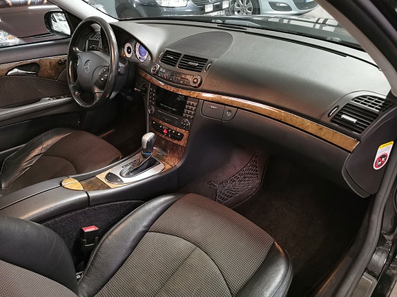 Mercedes-Benz E280 9 of 17
