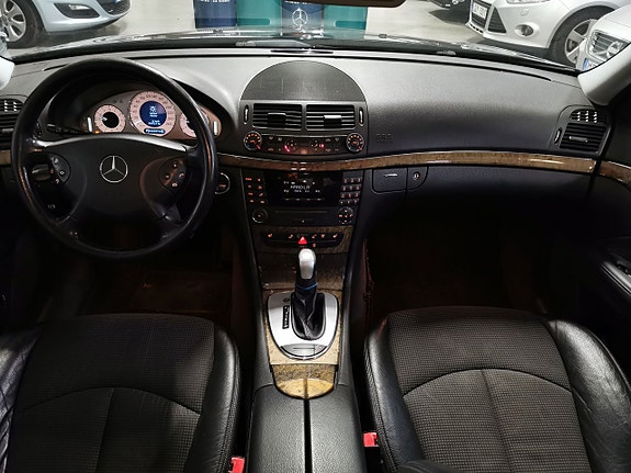 Mercedes-Benz E280 17 of 17