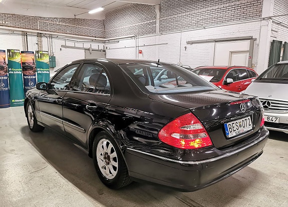 Mercedes-Benz E280 3 of 17