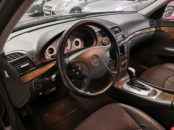 Mercedes-Benz E280 7 of 17