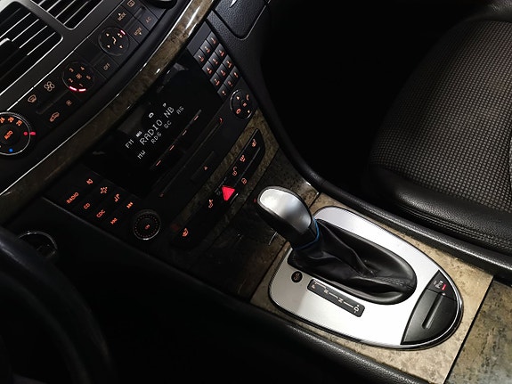 Mercedes-Benz E280 15 of 17