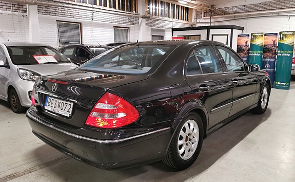 Mercedes-Benz E280 4 of 17