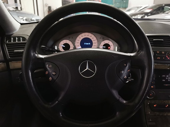 Mercedes-Benz E280 14 of 17