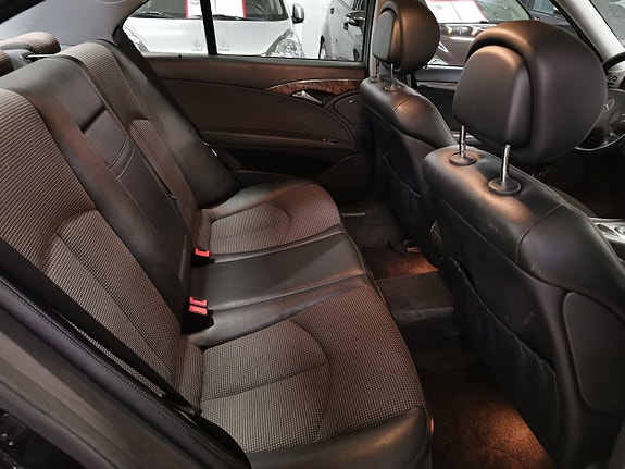 Mercedes-Benz E280 12 of 17
