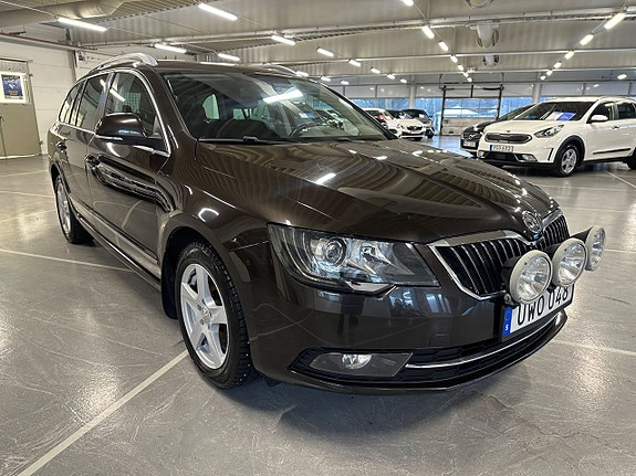 Skoda Superb 2 of 5