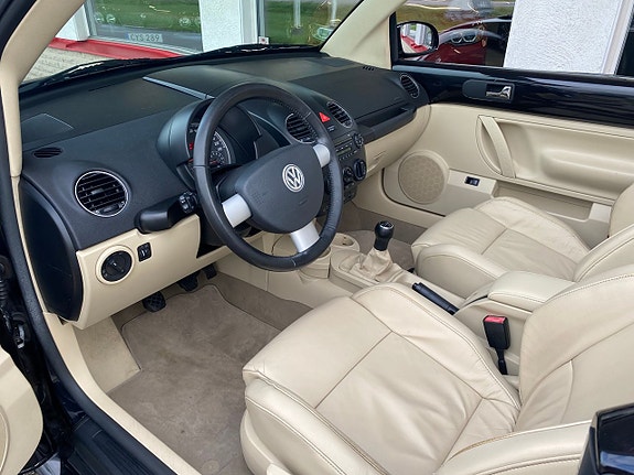 Volkswagen Beetle 4 of 14