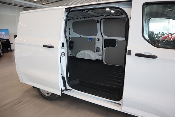 Ford Transit Custom 8 of 15
