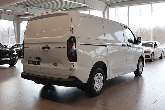 Ford Transit Custom 2 of 15