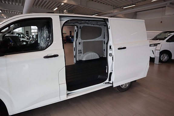 Ford Transit Custom 11 of 15