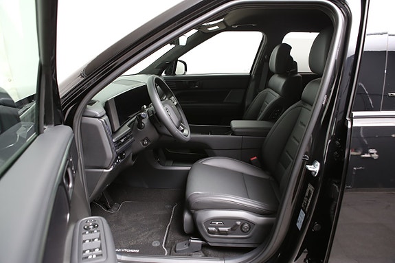 Hyundai Santa Fe 9 of 30