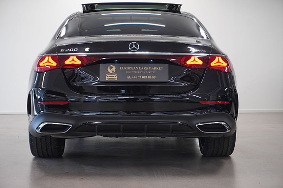 Mercedes-Benz E200 4 of 5