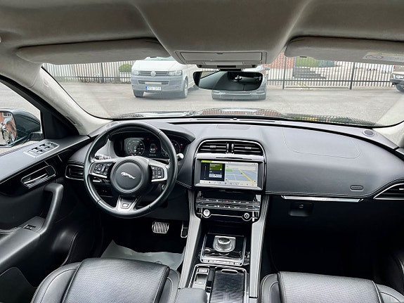 Jaguar F-PACE 7 of 12