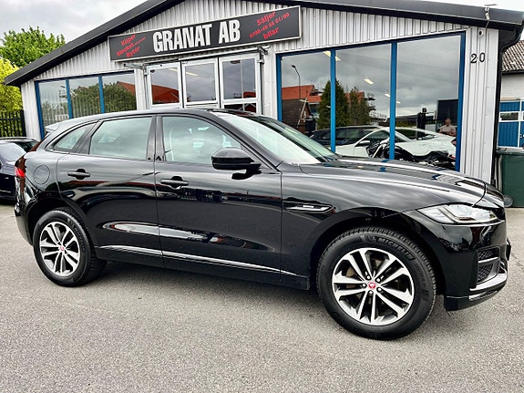 Jaguar F-PACE 2 of 12
