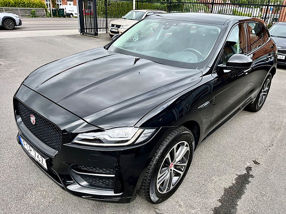 Jaguar F-PACE 3 of 12