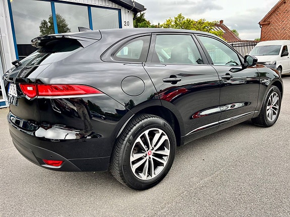 Jaguar F-PACE 5 of 12