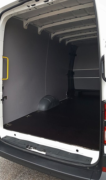 Volkswagen Crafter 14 of 16