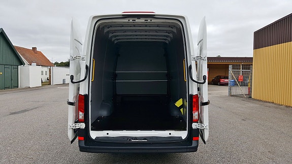 Volkswagen Crafter 8 of 16