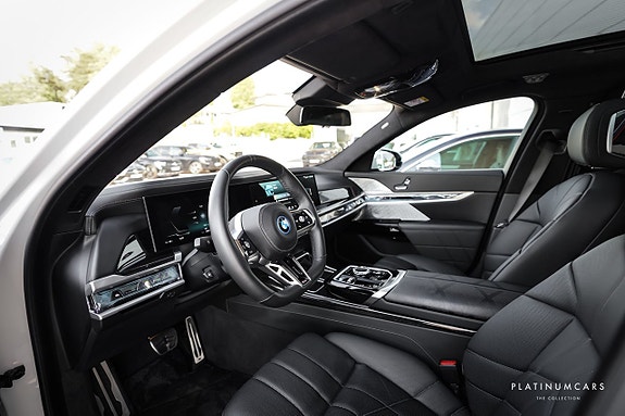 BMW i7 5 of 24