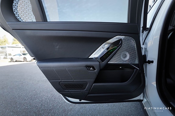 BMW i7 11 of 26