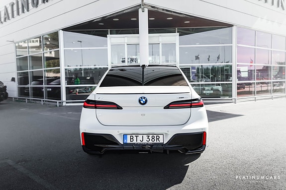BMW i7 4 of 26