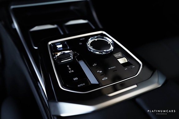 BMW i7 17 of 26