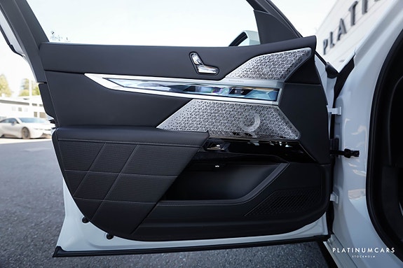 BMW i7 23 of 26