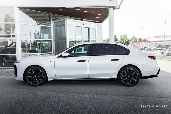 BMW i7 5 of 26