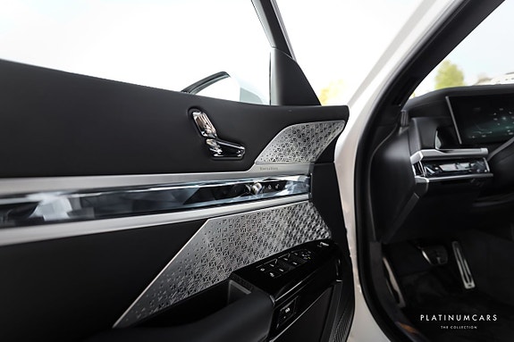 BMW i7 16 of 24