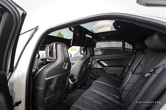 BMW i7 6 of 24