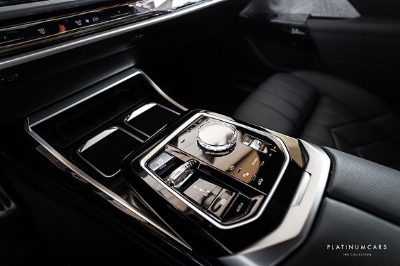 BMW i7 14 of 24