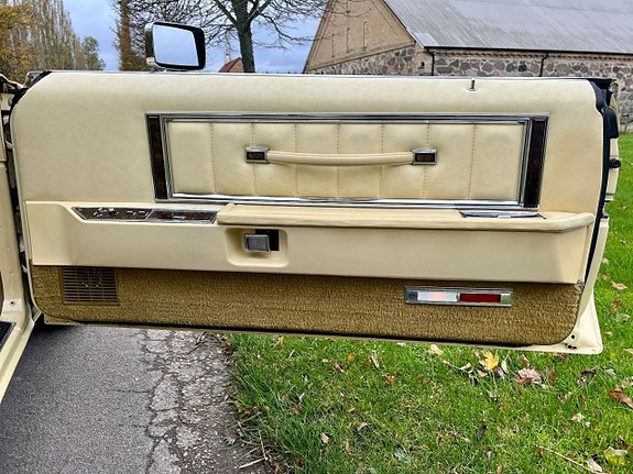 Lincoln Mark VIII LSC 15 of 21