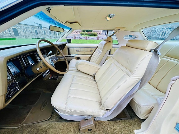 Lincoln Mark VIII LSC 3 of 5
