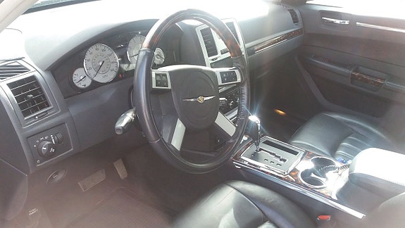 Chrysler 300C 5 of 7