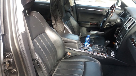 Chrysler 300C 4 of 7