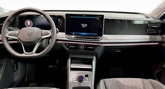 Volkswagen Tiguan 3 of 5