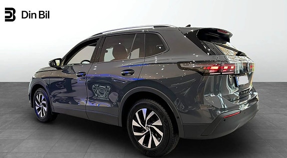 Volkswagen Tiguan 2 of 5
