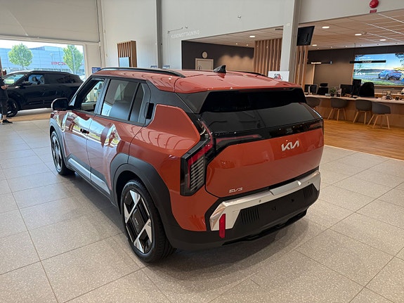 Kia EV3 2 of 9