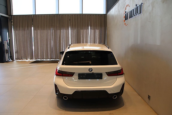 BMW 330e 4 of 5