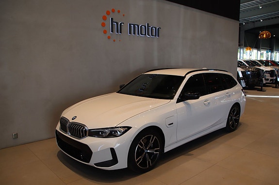 BMW 330e 3 of 5