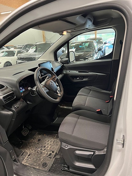 Opel Combo-e 4 of 4