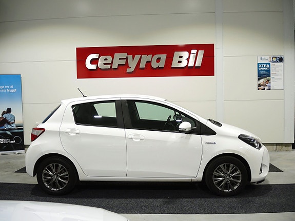 Toyota Yaris 4 of 15