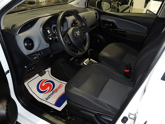 Toyota Yaris 9 of 15