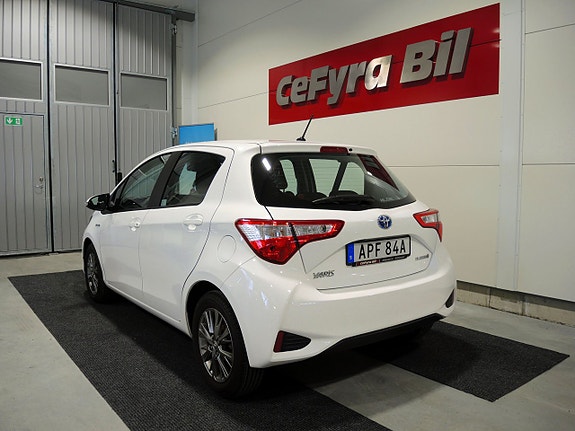 Toyota Yaris 6 of 15