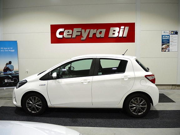 Toyota Yaris 5 of 15