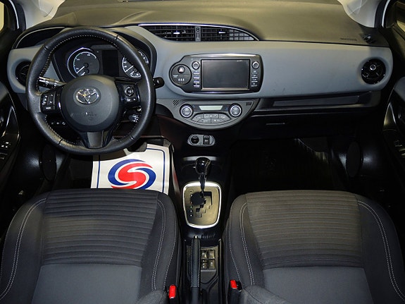 Toyota Yaris 10 of 15